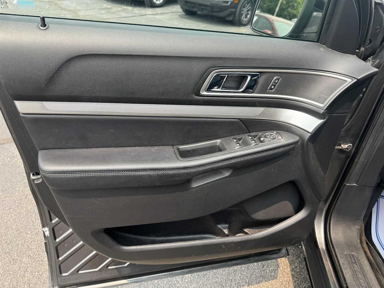 2017 Ford Explorer 30