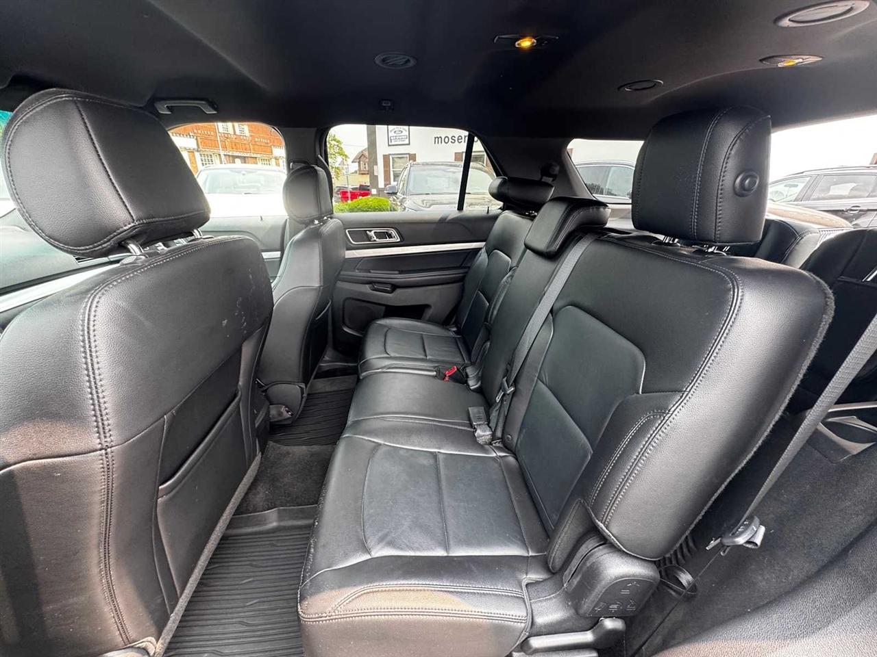 2017 Ford Explorer 35