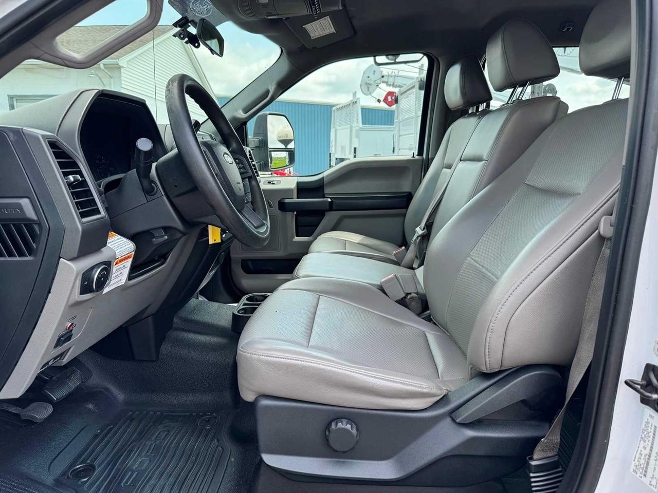 Ford Super Duty F-450 DRW XL 2WD Crew Cab 179" WB 60" CA 2017