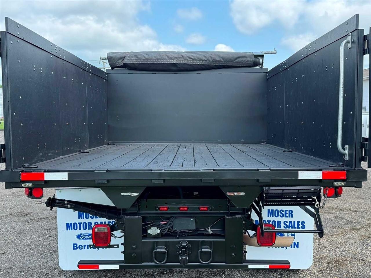 Ford Super Duty F-450 DRW XL 2WD Crew Cab 179" WB 60" CA 2017