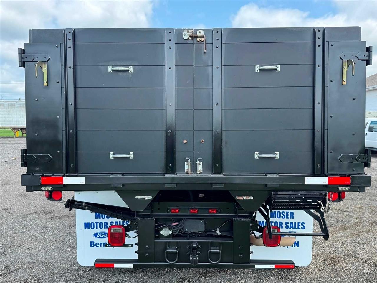 Ford Super Duty F-450 DRW XL 2WD Crew Cab 179" WB 60" CA 2017