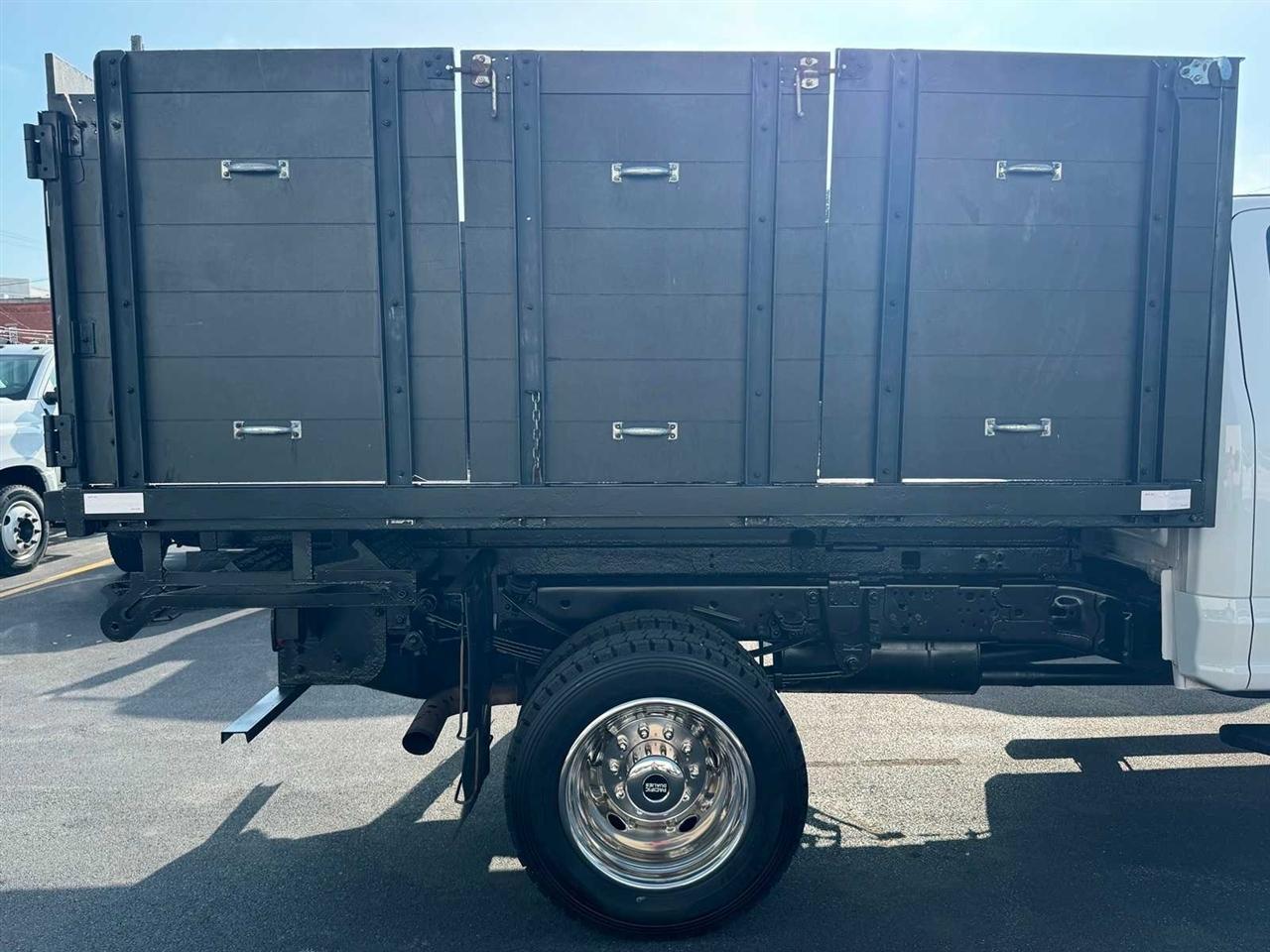 Ford Super Duty F-450 DRW XLT 2WD Crew Cab 179" WB 60" CA XLT 2018