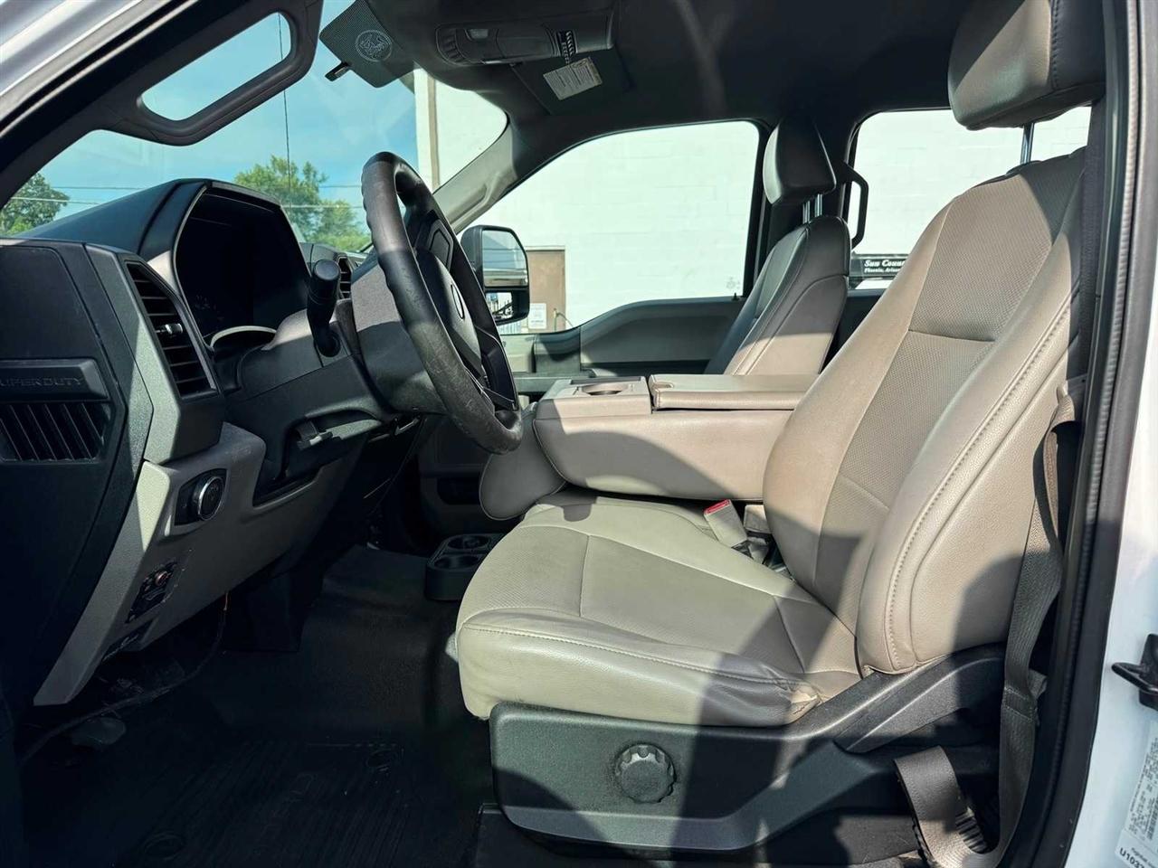 Ford Super Duty F-450 DRW XLT 2WD Crew Cab 179" WB 60" CA XLT 2018