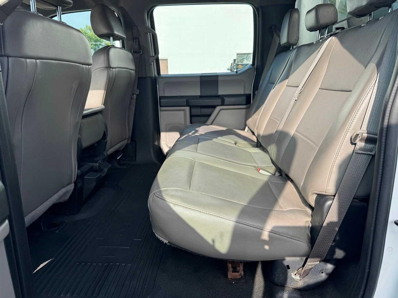 Ford Super Duty F-450 DRW XLT 2WD Crew Cab 179" WB 60" CA XLT 2018