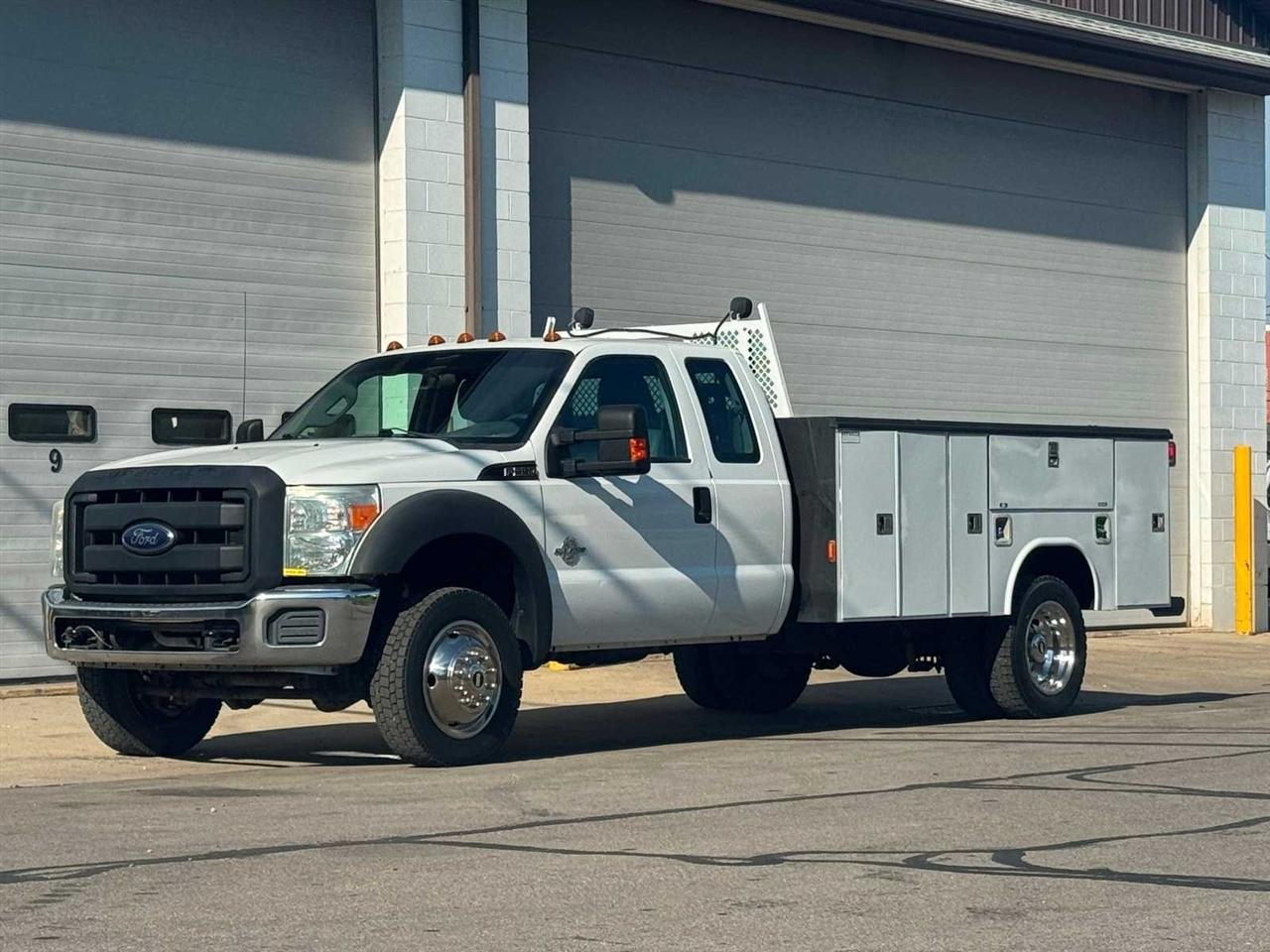 Ford Super Duty F-550 DRW 4WD SuperCab 186" WB 84" CA XLT 2014