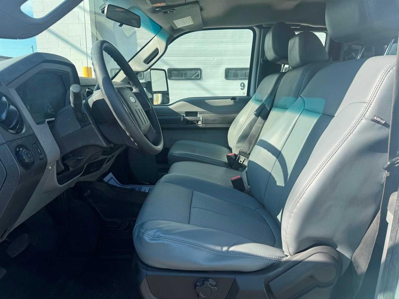 Ford Super Duty F-550 DRW 4WD SuperCab 186" WB 84" CA XLT 2014