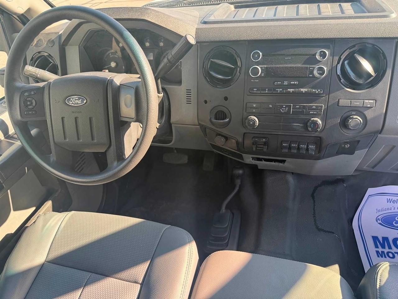 Ford Super Duty F-550 DRW 4WD SuperCab 186" WB 84" CA XLT 2014