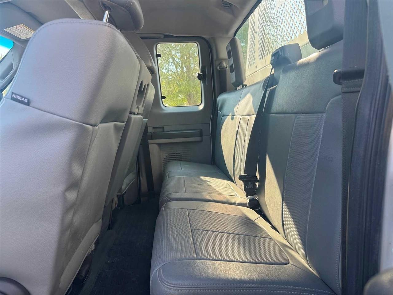 Ford Super Duty F-550 DRW 4WD SuperCab 186" WB 84" CA XLT 2014