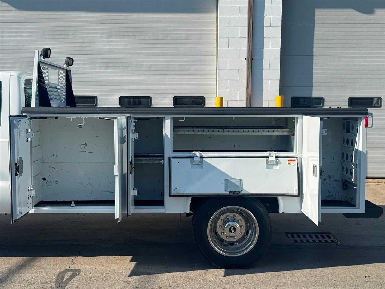 Ford Super Duty F-550 DRW 4WD SuperCab 186" WB 84" CA XLT 2014