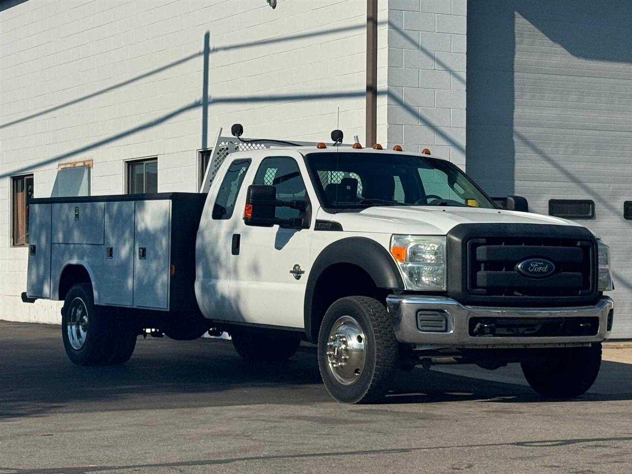 Ford Super Duty F-550 DRW 4WD SuperCab 186" WB 84" CA XLT 2014