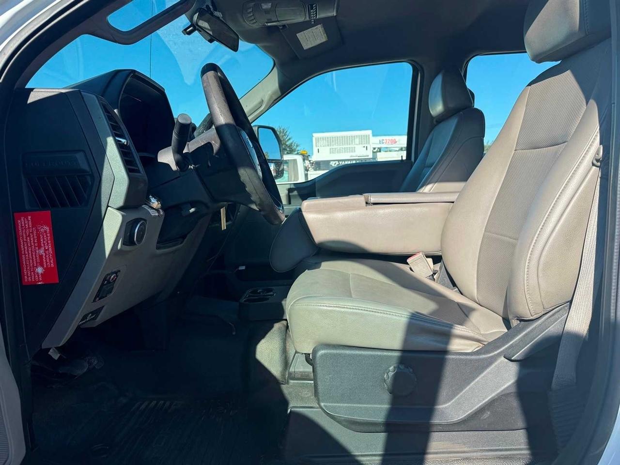 Ford Super Duty F-450 DRW XLT 2WD Crew Cab 179" WB 60" CA XLT 2018