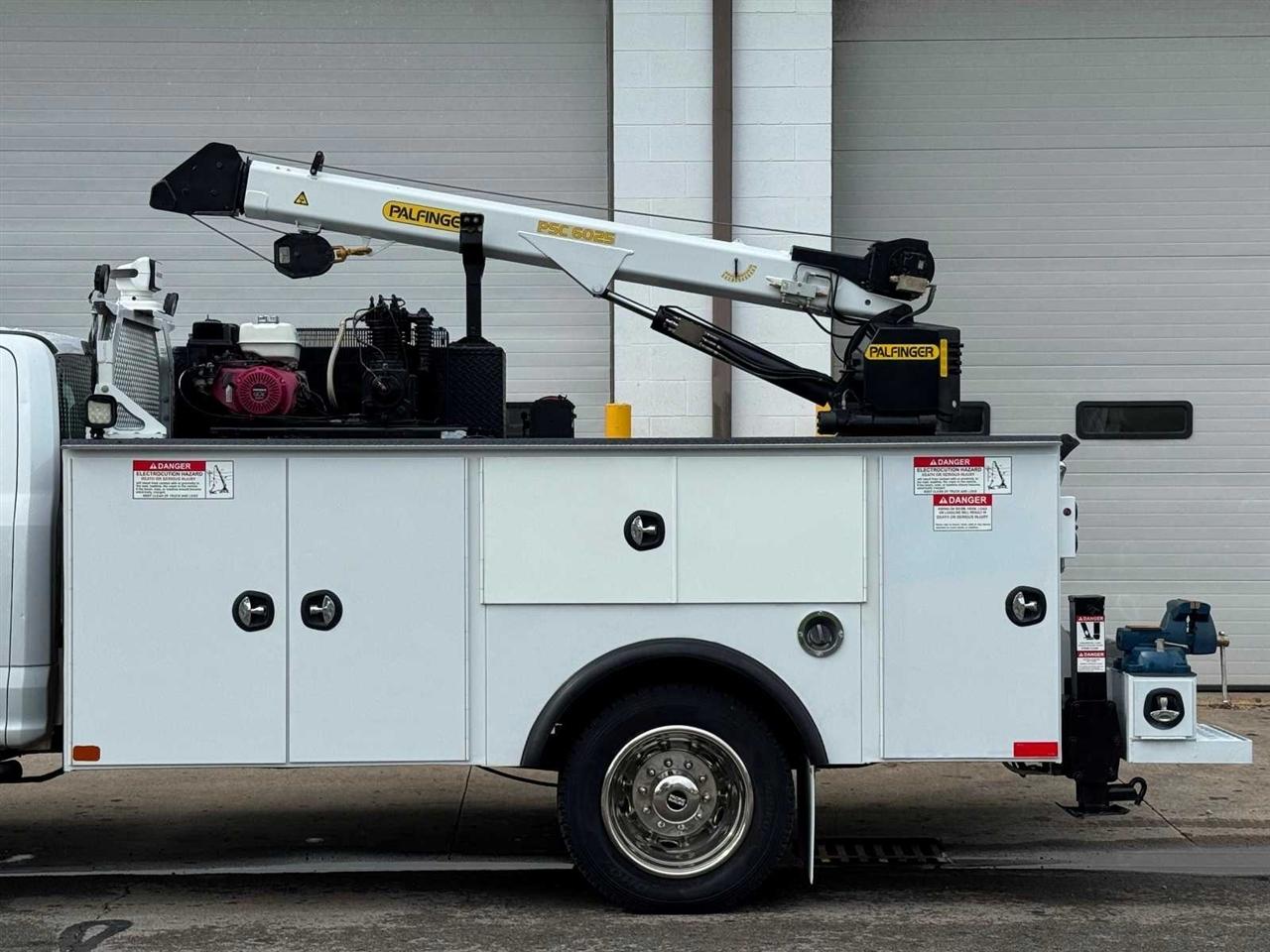 Ford Super Duty F-550 DRW XL 4WD SuperCab 168" WB 60" CA 2019