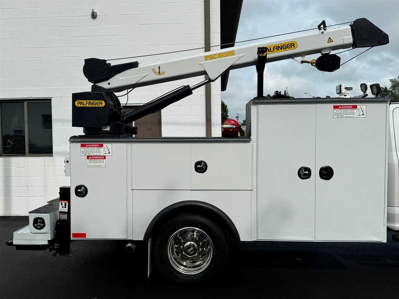 Ford Super Duty F-550 DRW XL 4WD SuperCab 168" WB 60" CA 2019