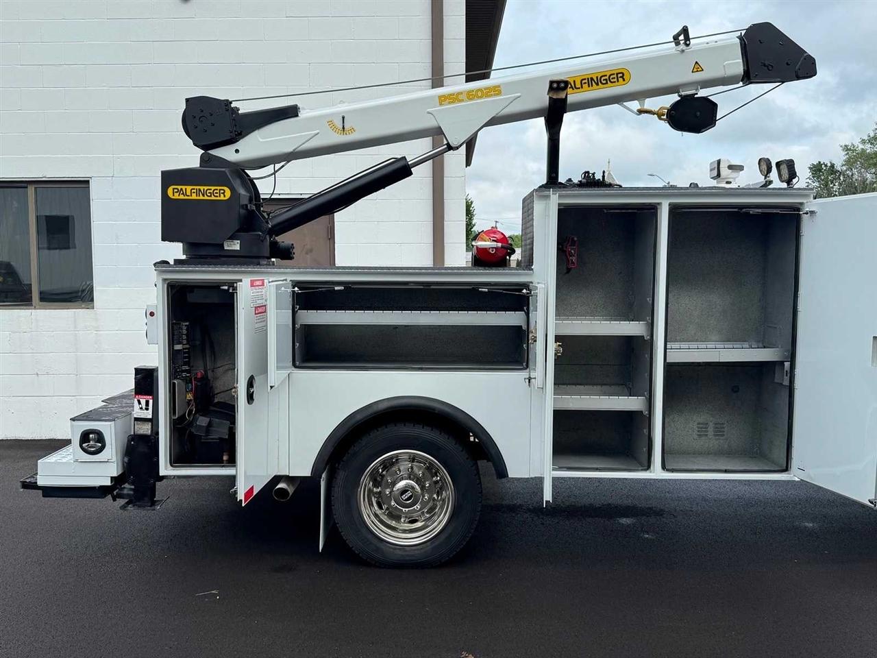 Ford Super Duty F-550 DRW XL 4WD SuperCab 168" WB 60" CA 2019