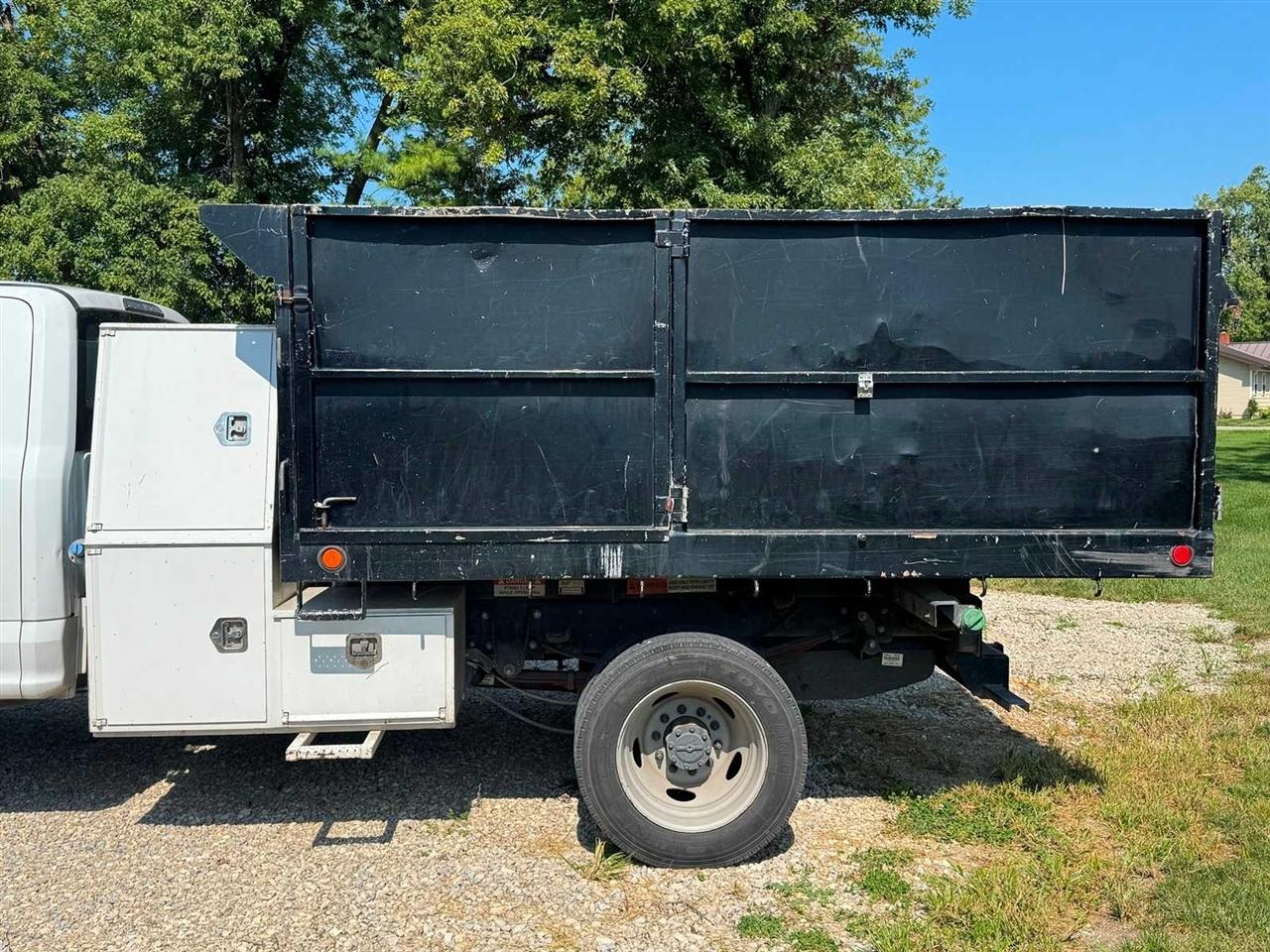Ford Super Duty F-450 DRW Lariat 2WD SuperCab 192" WB 84" CA 2017
