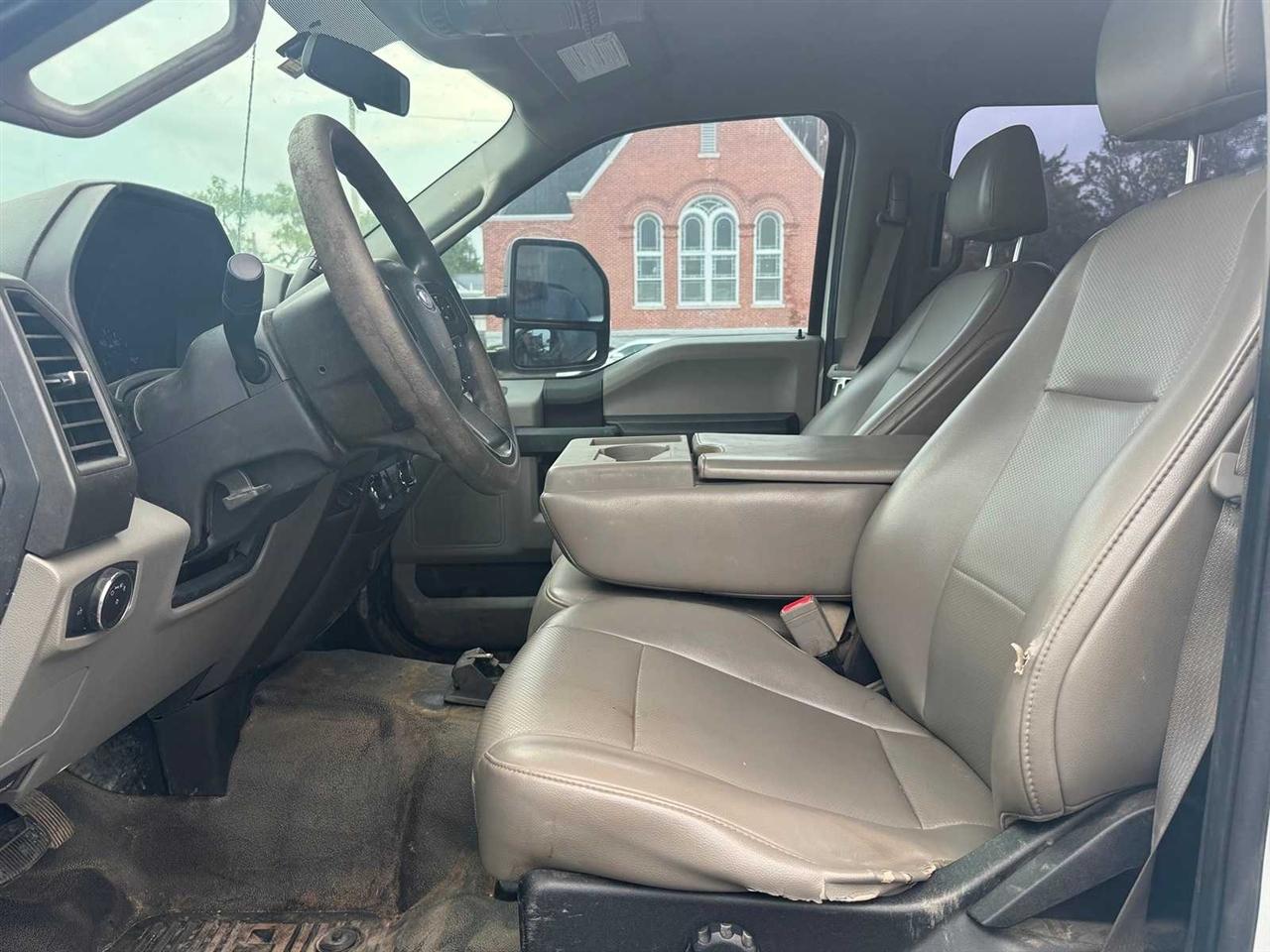 Ford Super Duty F-350 DRW XL 2WD Crew Cab 179" WB 60" CA 2019
