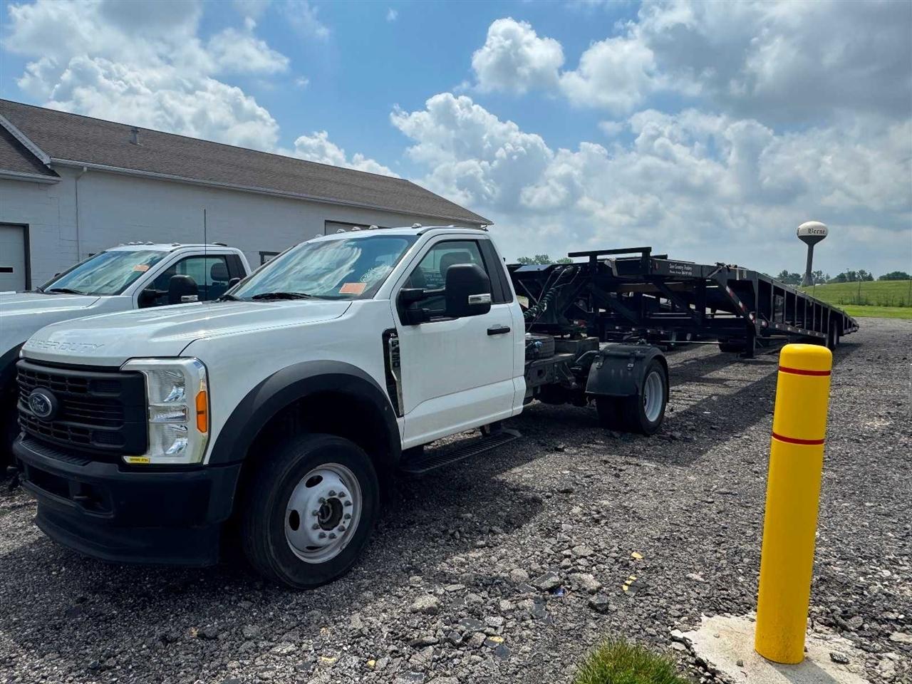 Ford Super Duty F-450 DRW XL 4WD Reg Cab 145" WB 60" CA 2023