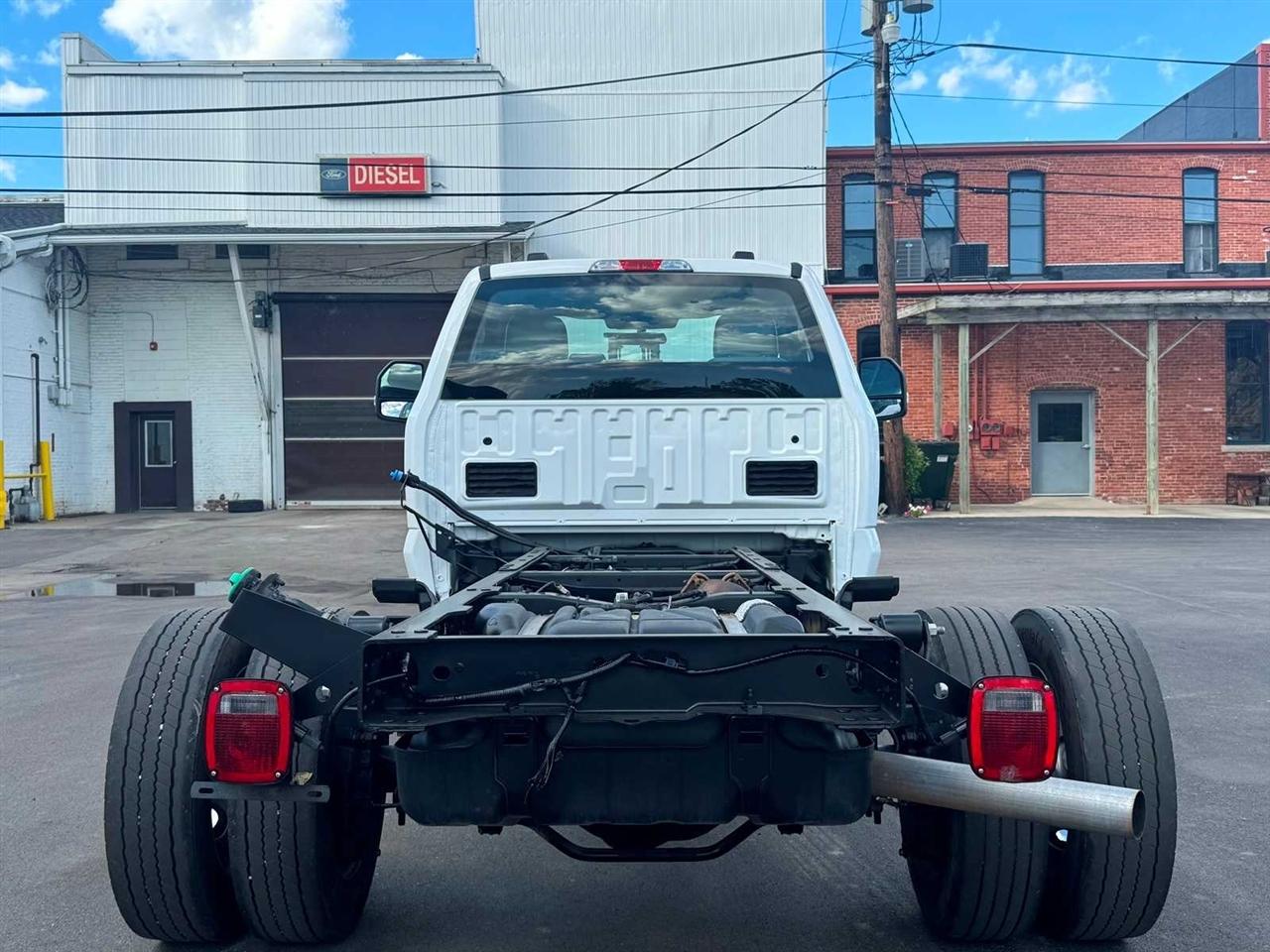 Ford Super Duty F-450 DRW XL 4WD Reg Cab 145" WB 60" CA 2023
