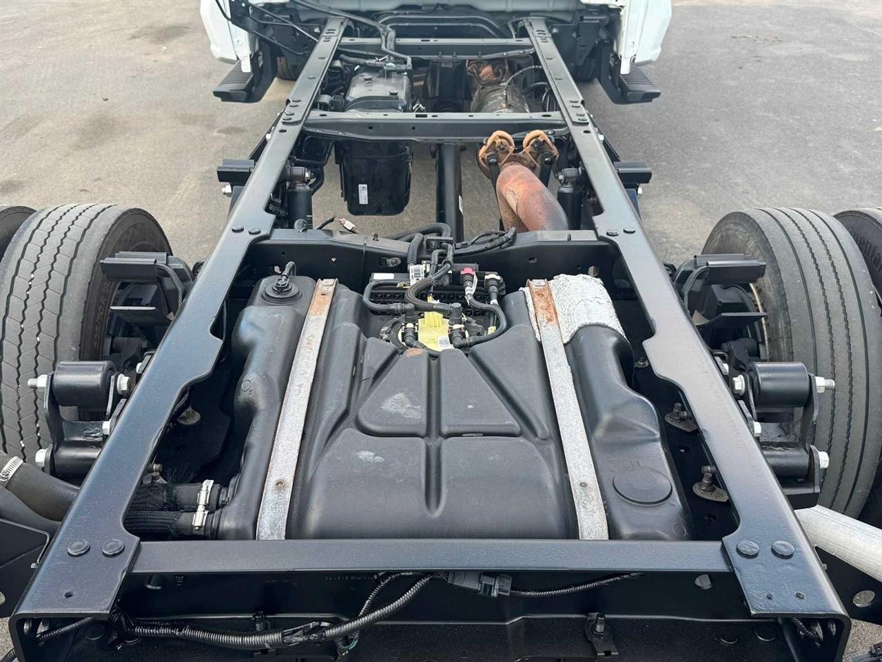 Ford Super Duty F-450 DRW XL 4WD Reg Cab 145" WB 60" CA 2023