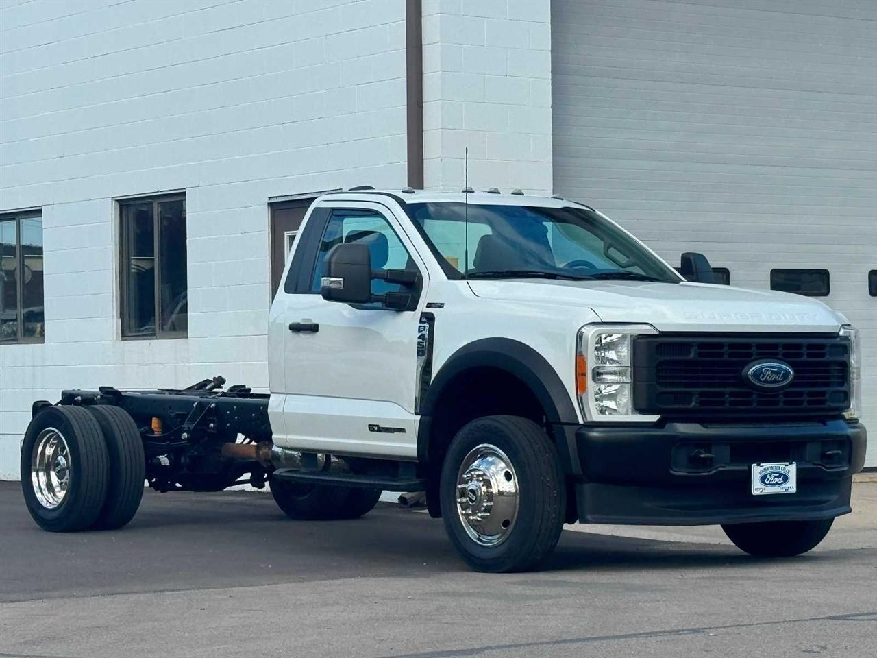 Ford Super Duty F-450 DRW XL 4WD Reg Cab 145" WB 60" CA 2023