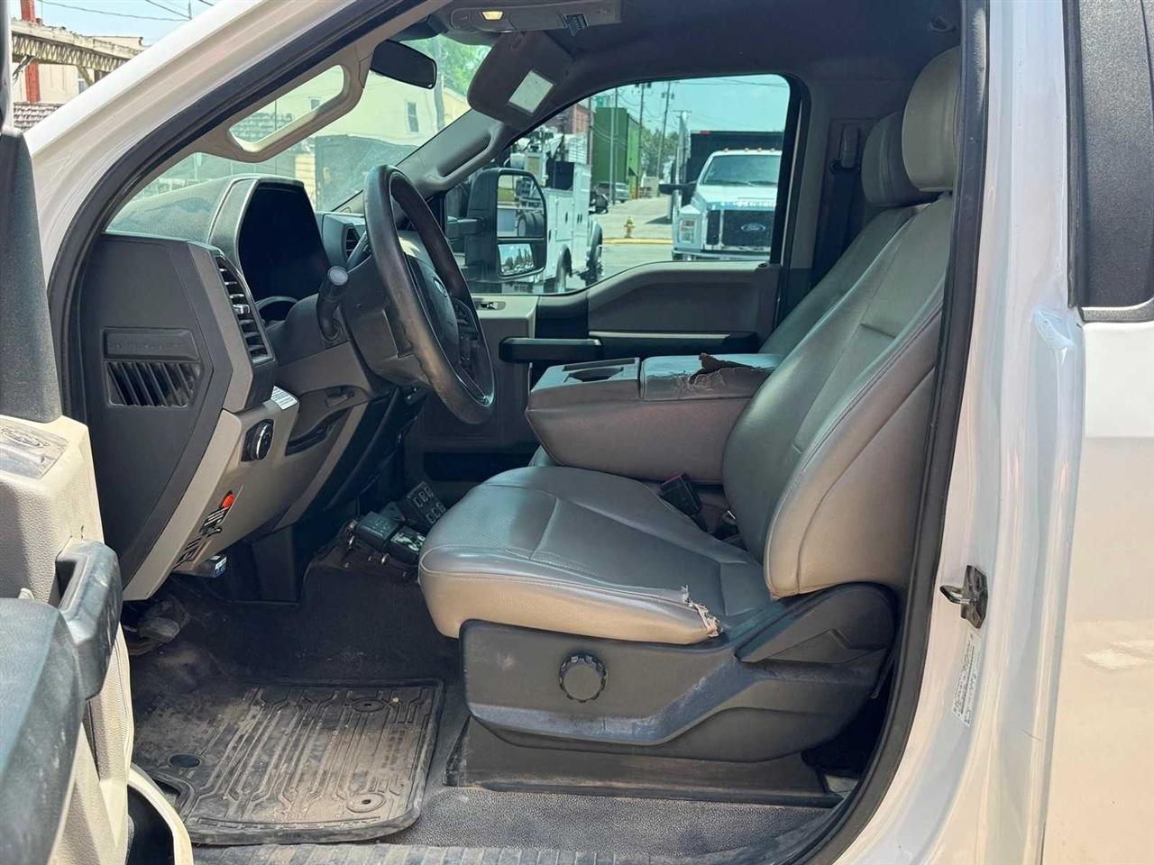 Ford Super Duty F-600 DRW XL 4WD Reg Cab 145" WB 60" CA 2021