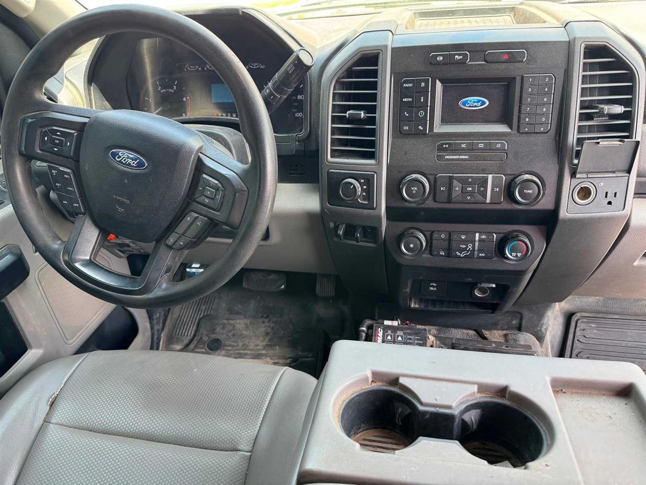 Ford Super Duty F-600 DRW XL 4WD Reg Cab 145" WB 60" CA 2021