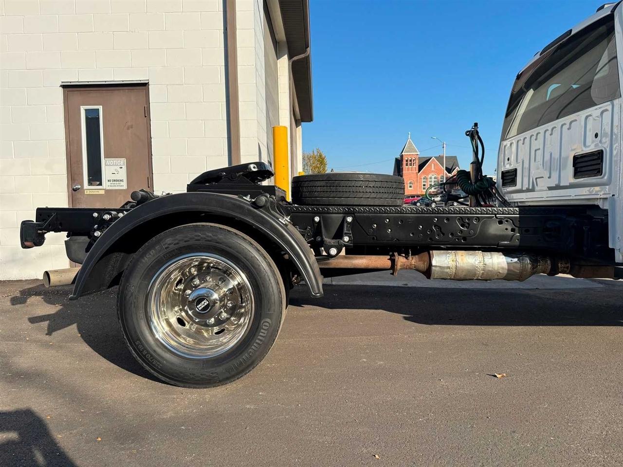 Ford Super Duty F-450 DRW XL 4WD Reg Cab 145" WB 60" CA 2023