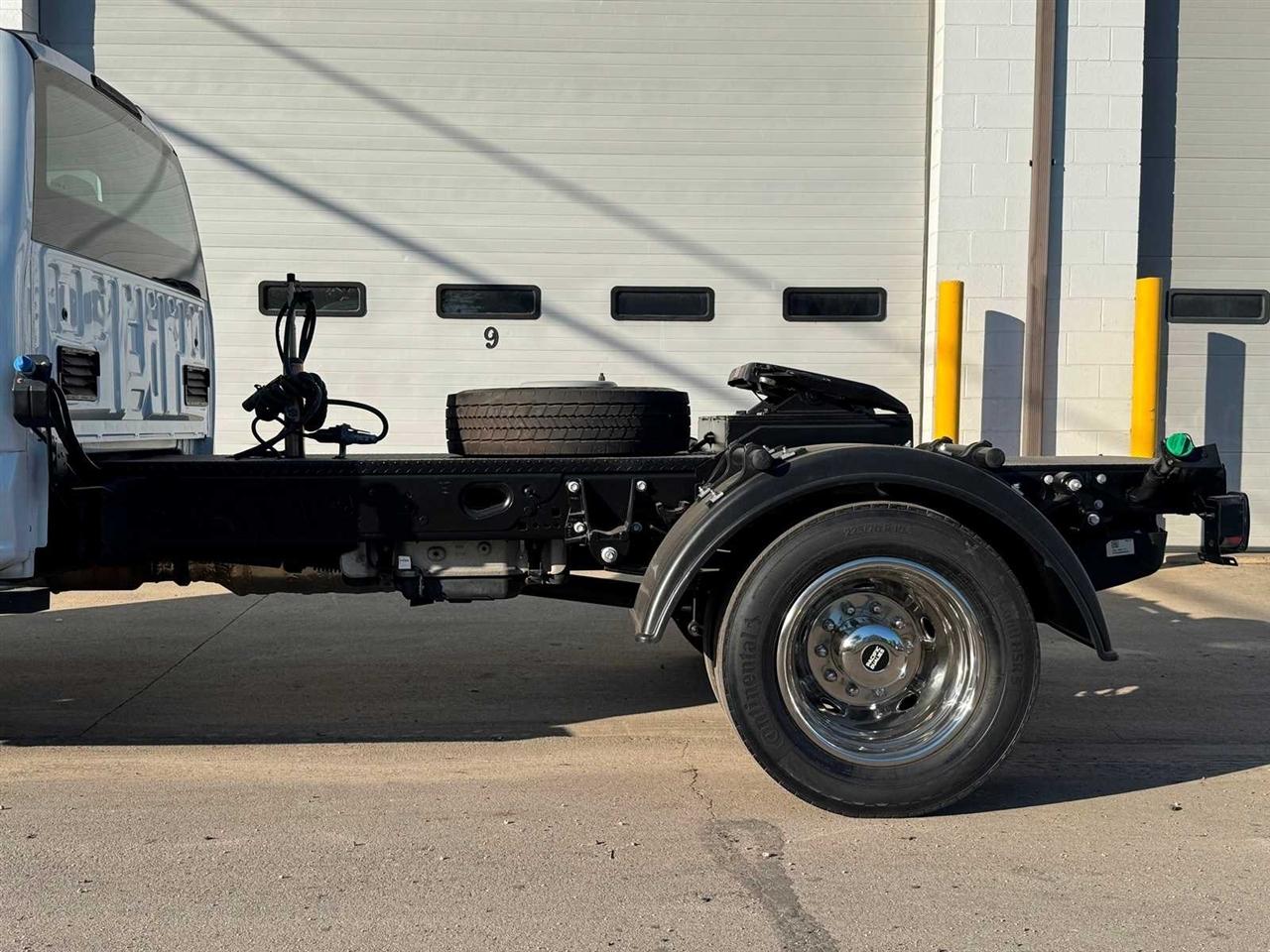 Ford Super Duty F-450 DRW XL 4WD Reg Cab 145" WB 60" CA 2023