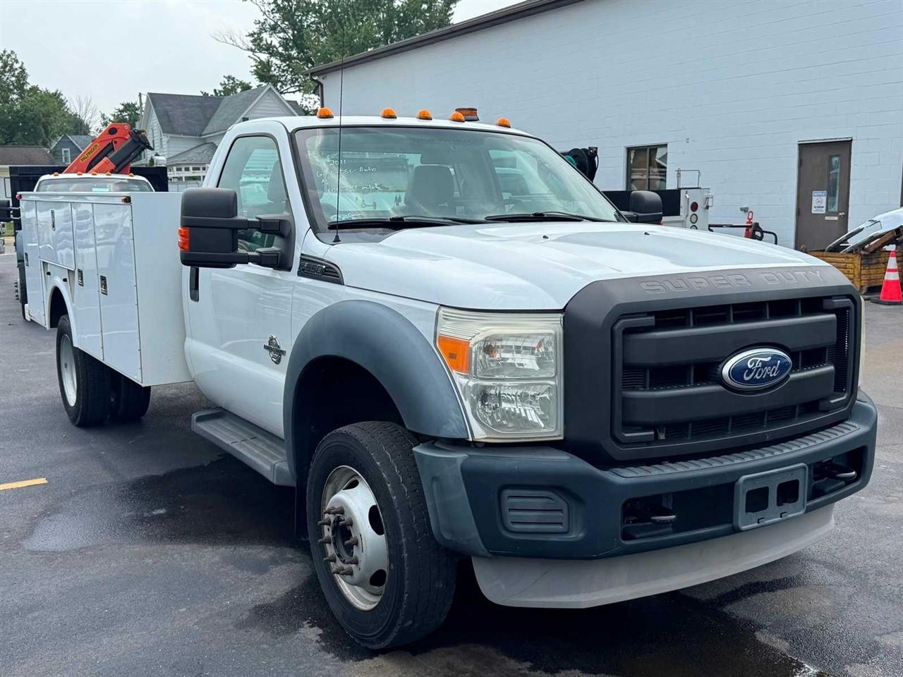 Ford Super Duty F-550 DRW 2WD Reg Cab 141" WB 60" CA XLT 2011