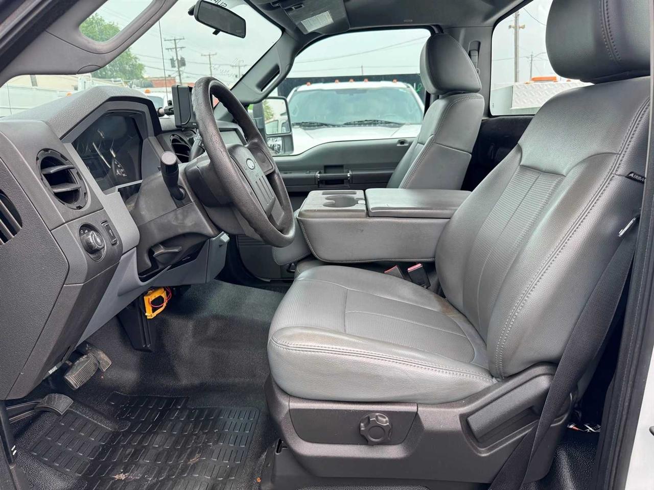 Ford Super Duty F-550 DRW 2WD Reg Cab 141" WB 60" CA XLT 2011