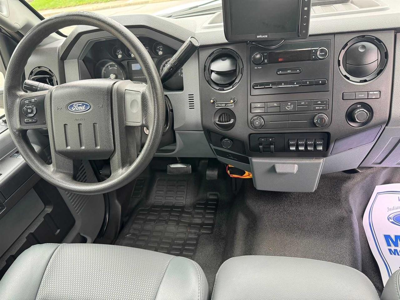 Ford Super Duty F-550 DRW 2WD Reg Cab 141" WB 60" CA XL 2011