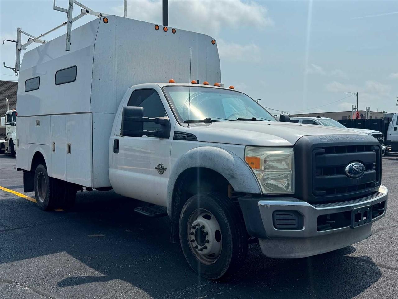 Ford Super Duty F-550 DRW 2WD Reg Cab 141" WB 60" CA XL 2011