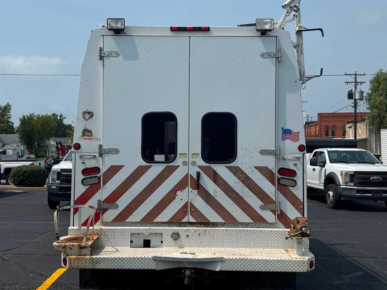 Ford Super Duty F-550 DRW 2WD Reg Cab 141" WB 60" CA XL 2011