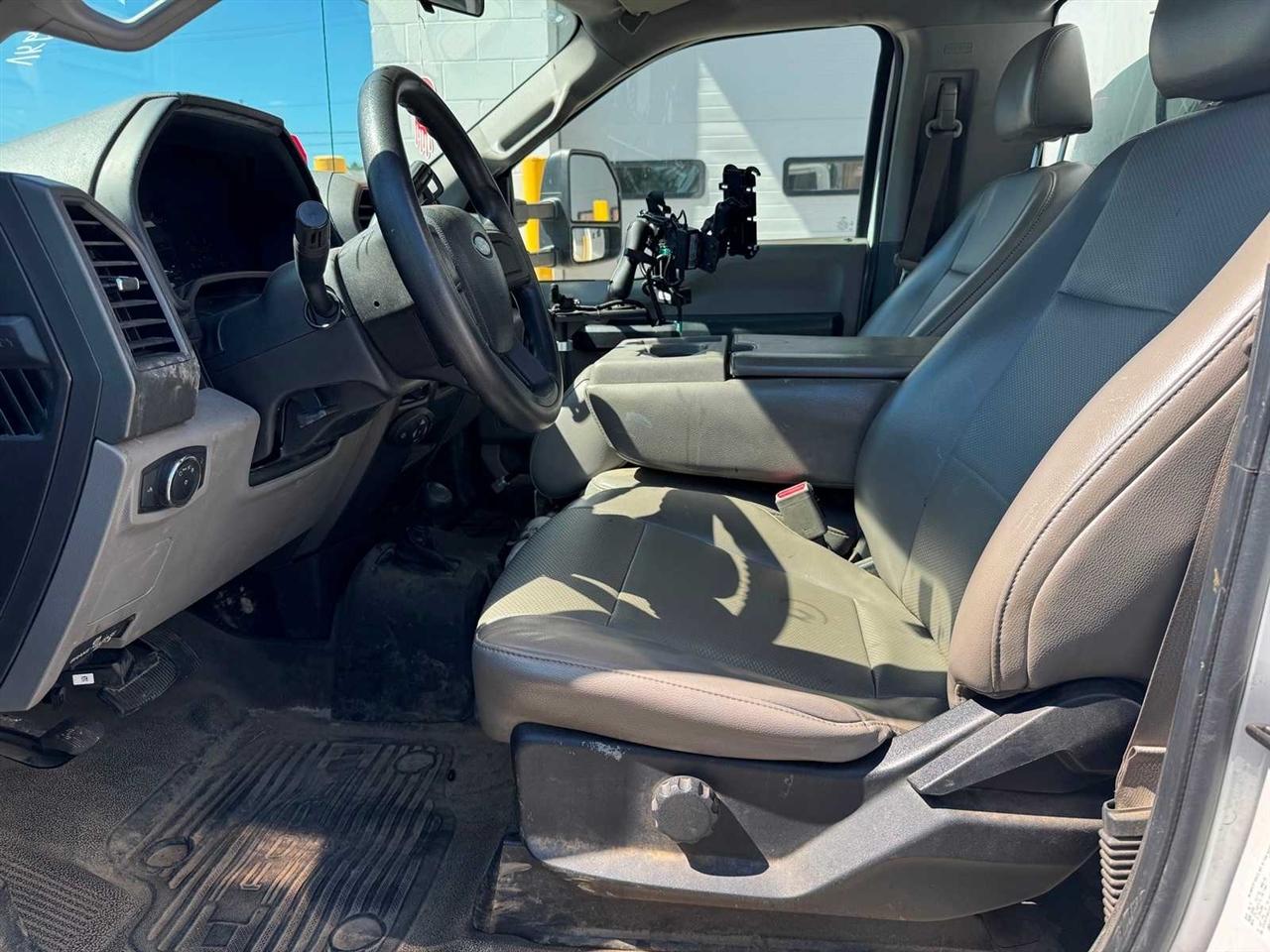 Ford Super Duty F-450 DRW XLT 4WD Reg Cab 205" WB 120" CA 2017