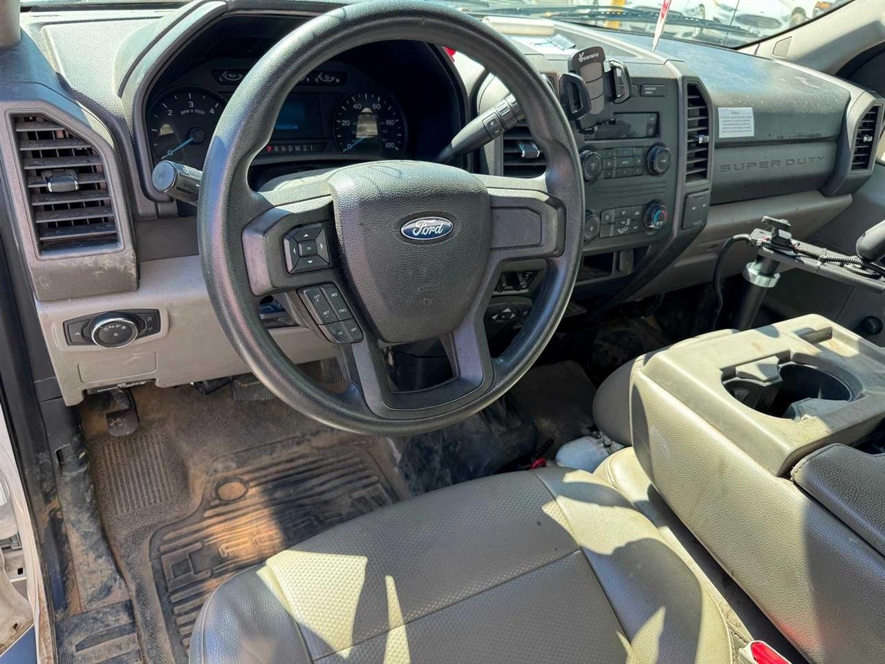 Ford Super Duty F-450 DRW XLT 4WD Reg Cab 205" WB 120" CA 2017