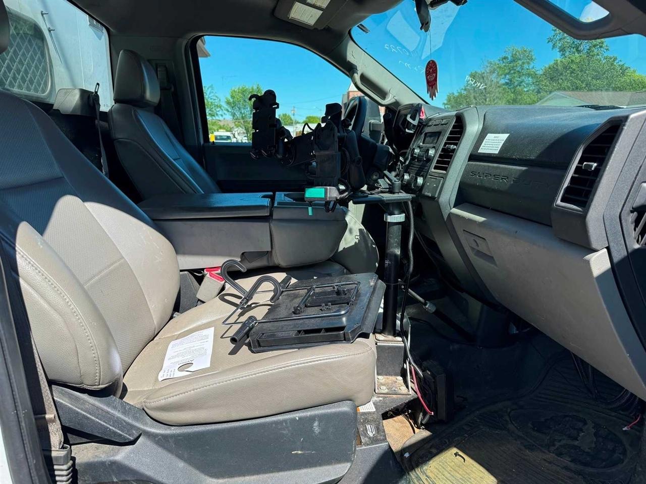 Ford Super Duty F-450 DRW XLT 4WD Reg Cab 205" WB 120" CA 2017