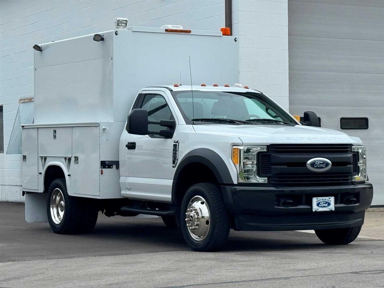 Ford Super Duty F-450 DRW XLT 4WD Reg Cab 205" WB 120" CA 2017