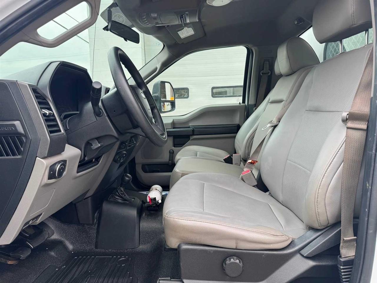Ford Super Duty F-450 DRW XLT 4WD Reg Cab 205" WB 120" CA 2017