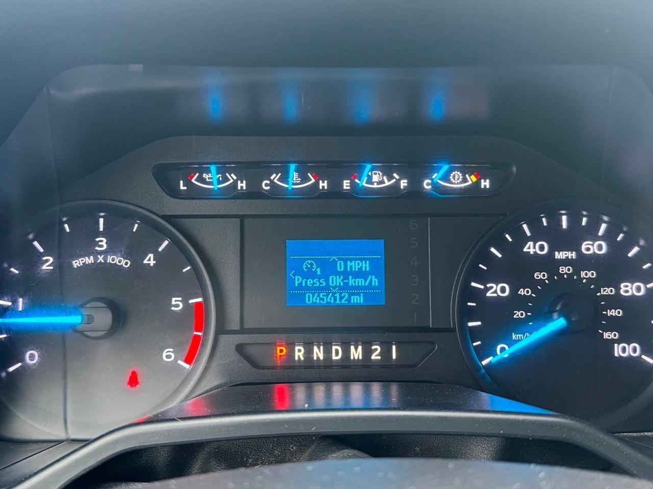 Ford Super Duty F-450 DRW XLT 4WD Reg Cab 205" WB 120" CA 2017