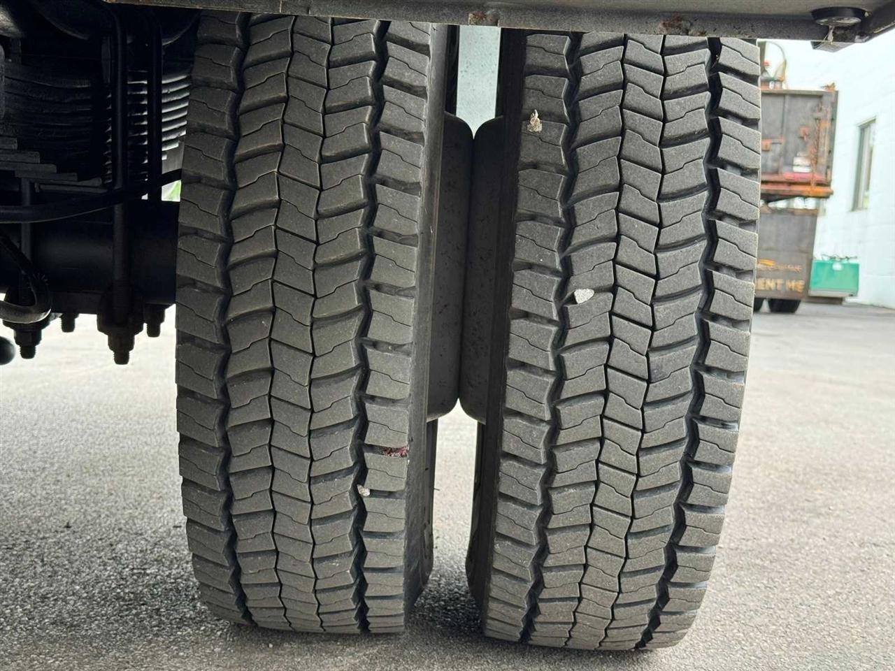 Ford Super Duty F-450 DRW XLT 4WD Reg Cab 205" WB 120" CA 2017