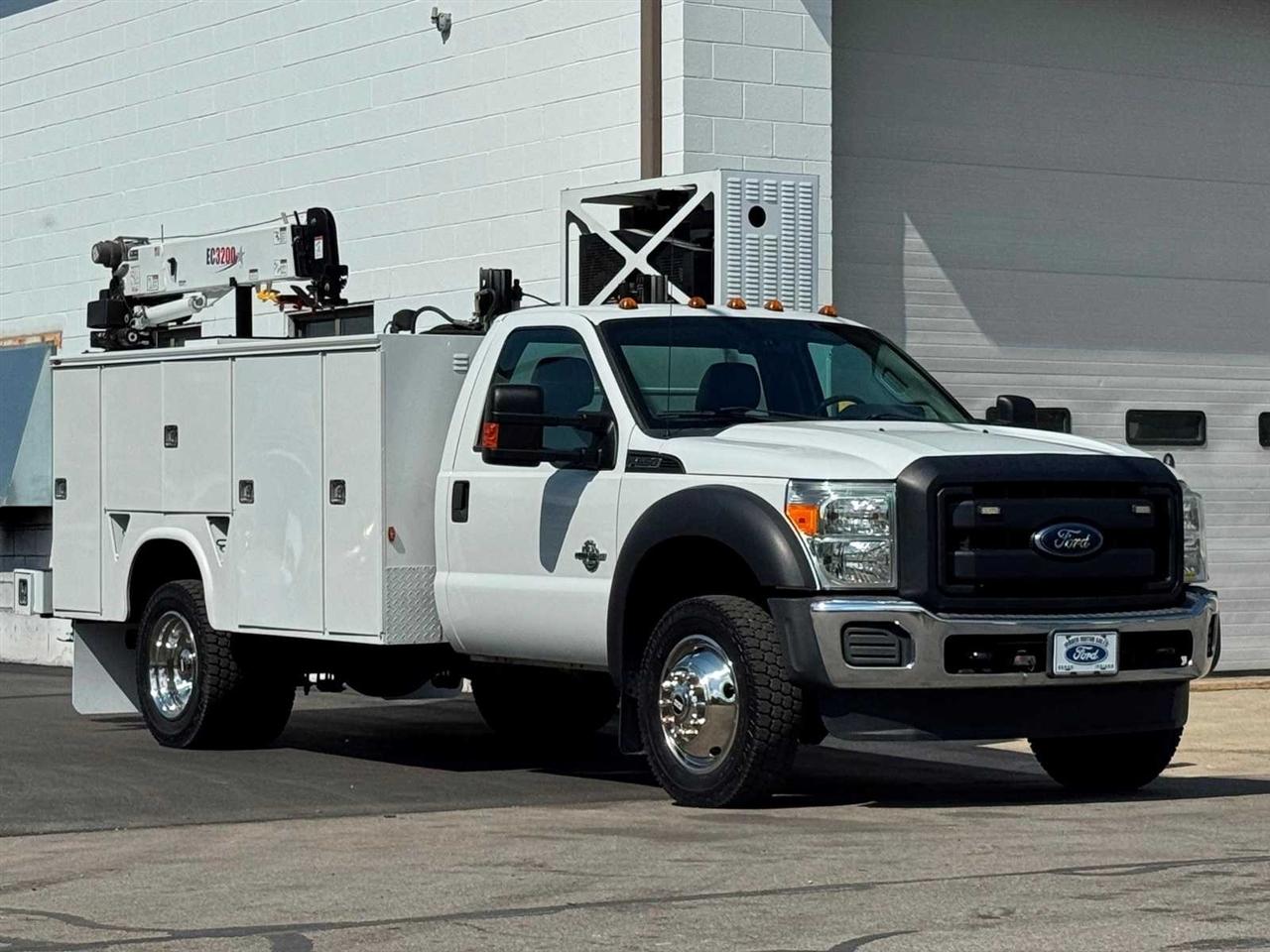 Ford Super Duty F-550 DRW 4WD Reg Cab 141" WB 60" CA XL 2015