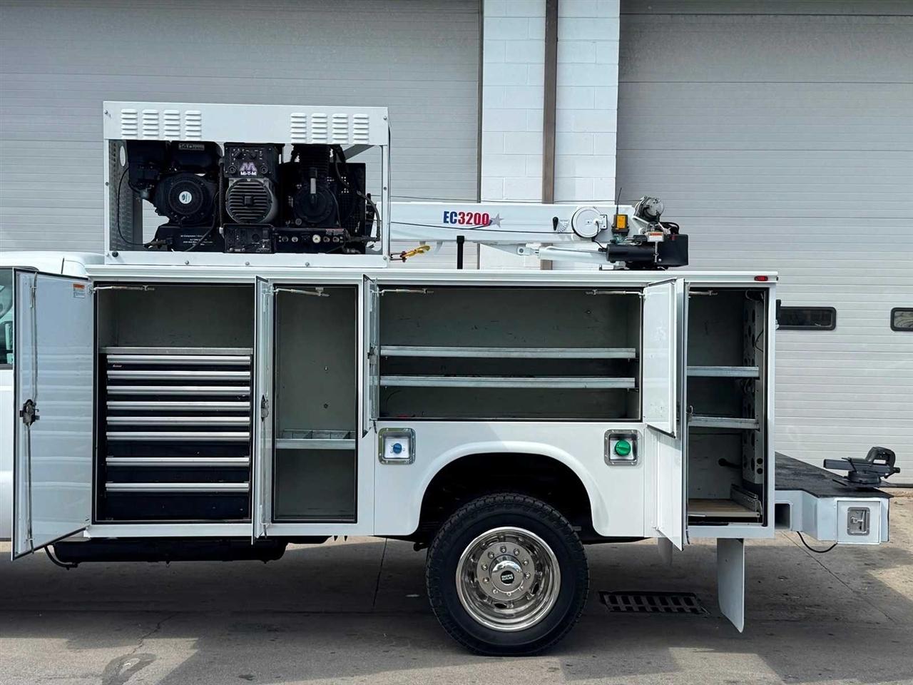 Ford Super Duty F-550 DRW 4WD Reg Cab 141" WB 60" CA XL 2015