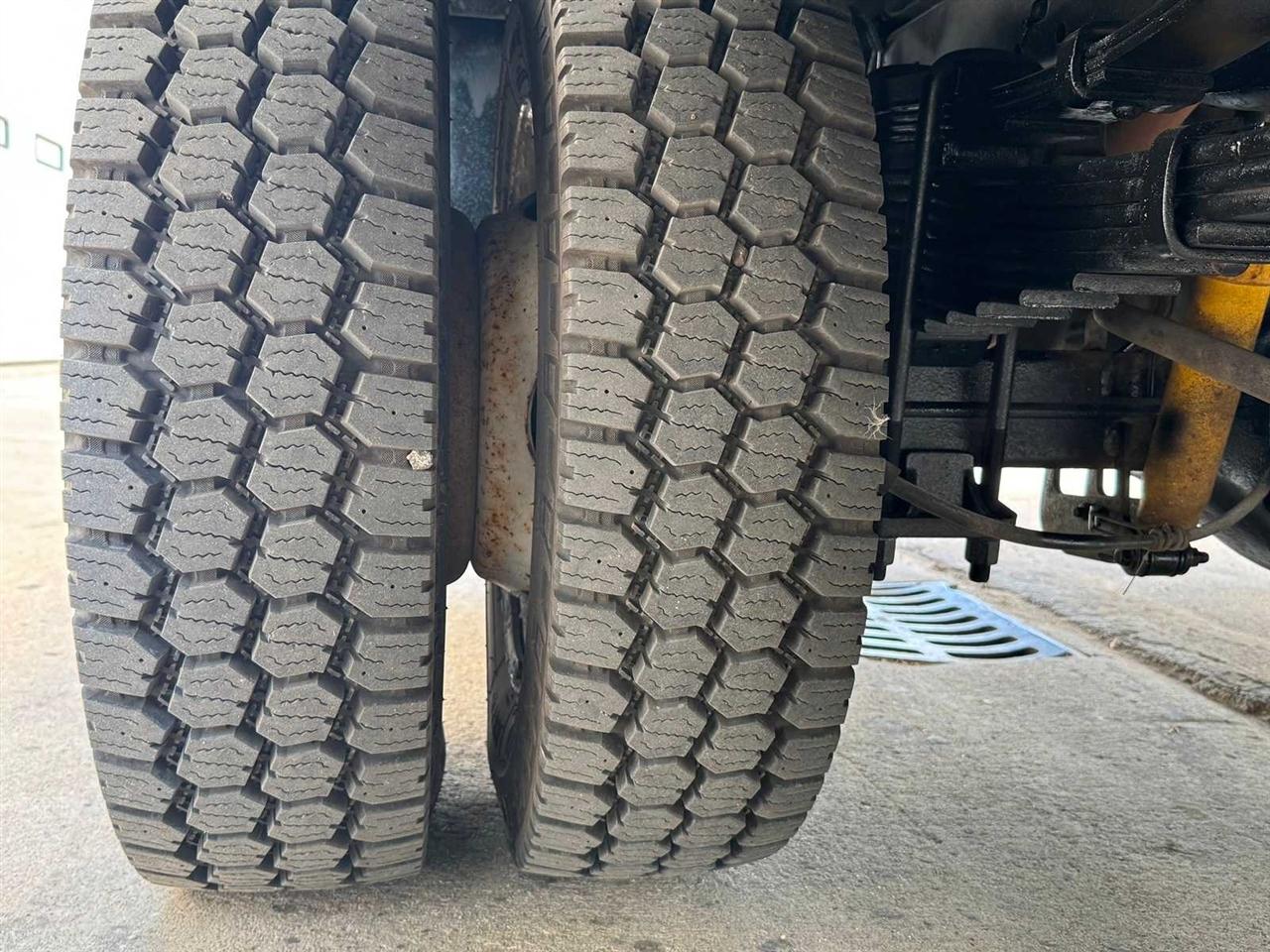 Ford Super Duty F-550 DRW 4WD Reg Cab 141" WB 60" CA XL 2015