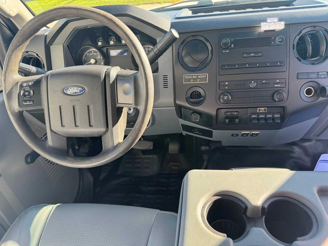 Ford Super Duty F-450 DRW 4WD Reg Cab 201" WB 120" CA XLT 2015