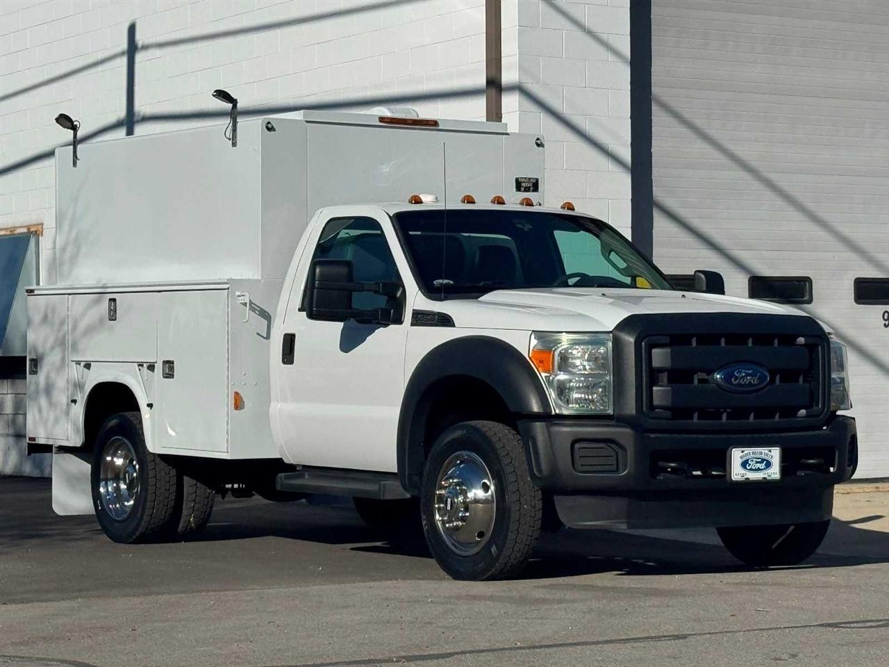 Ford Super Duty F-450 DRW 4WD Reg Cab 201" WB 120" CA XLT 2015