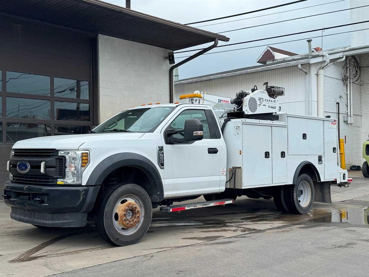 Ford Super Duty F-550 DRW XLT 4WD Reg Cab 145" WB 60" CA 2019
