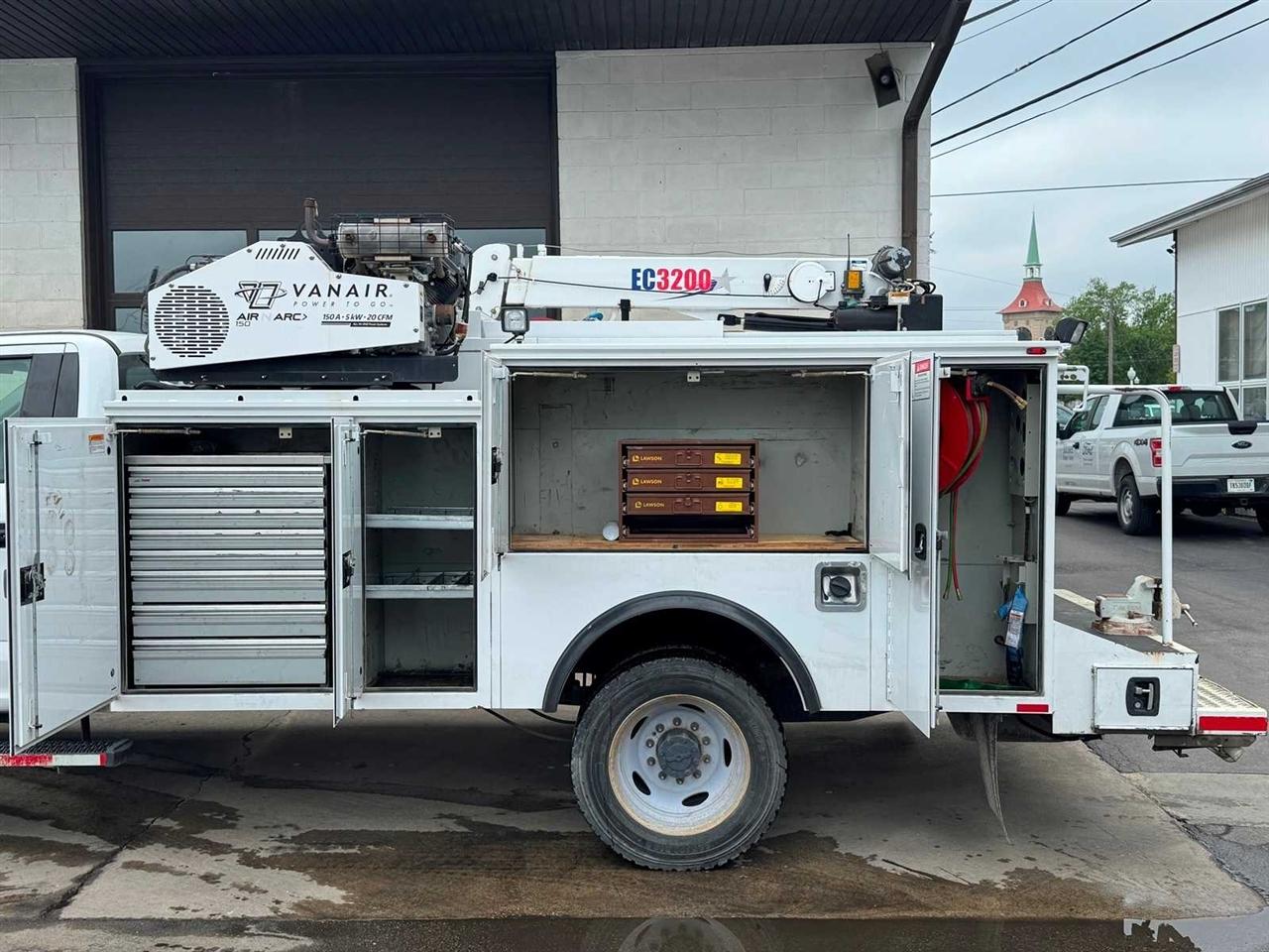 Ford Super Duty F-550 DRW XLT 4WD Reg Cab 145" WB 60" CA 2019