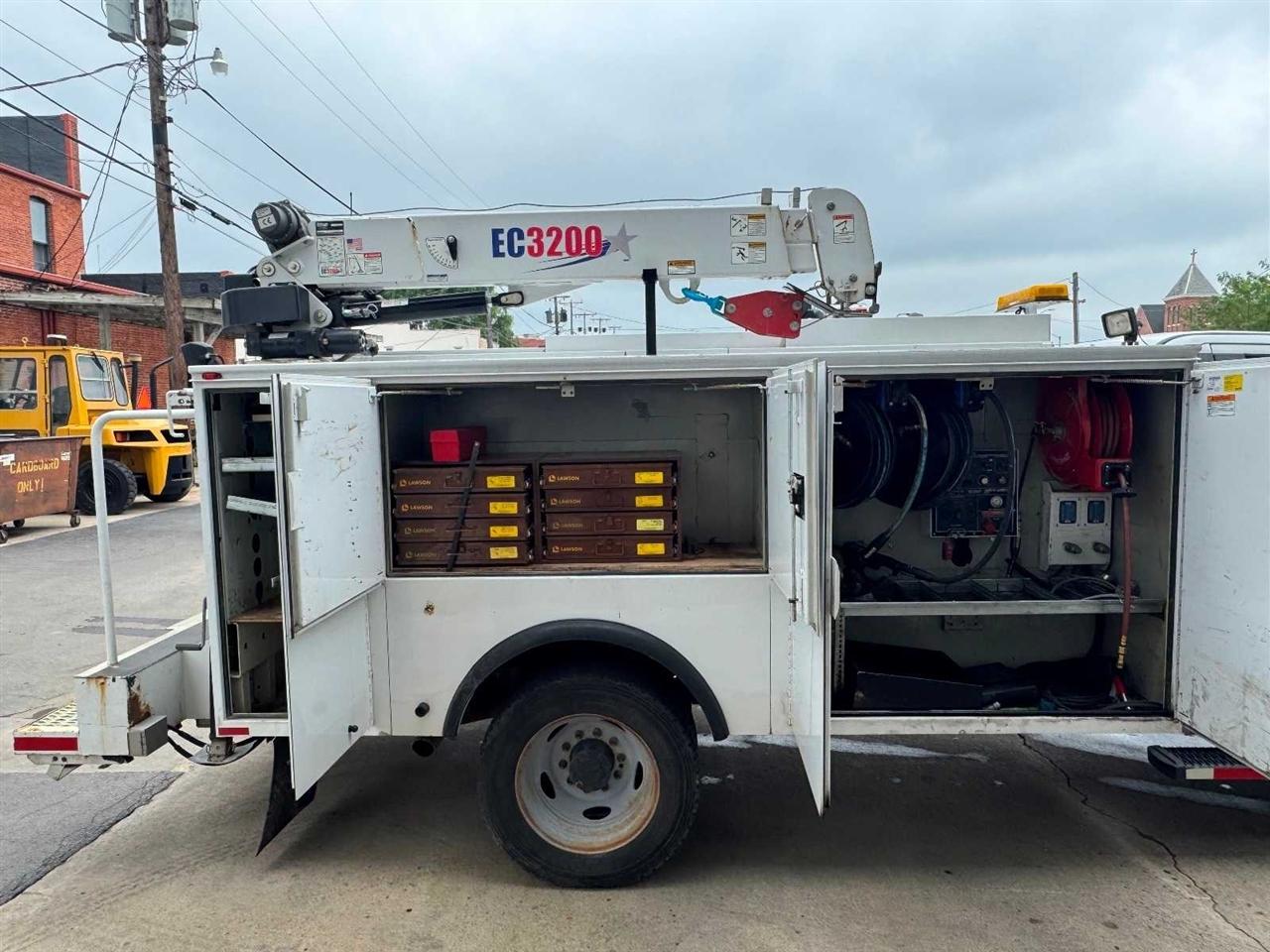 Ford Super Duty F-550 DRW XLT 4WD Reg Cab 145" WB 60" CA 2019