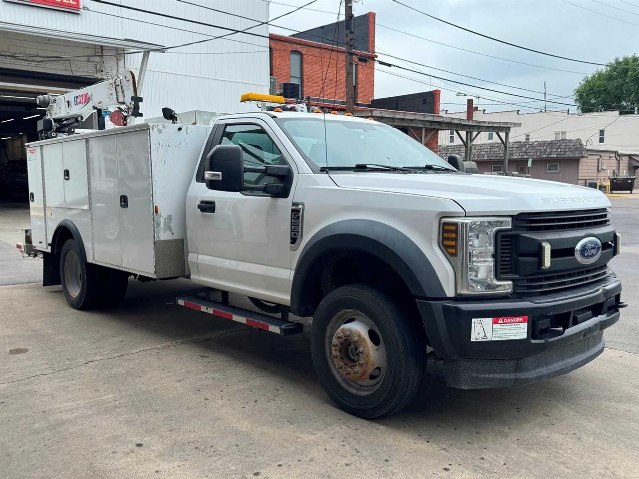 Ford Super Duty F-550 DRW XL 4WD Reg Cab 145" WB 60" CA 2019