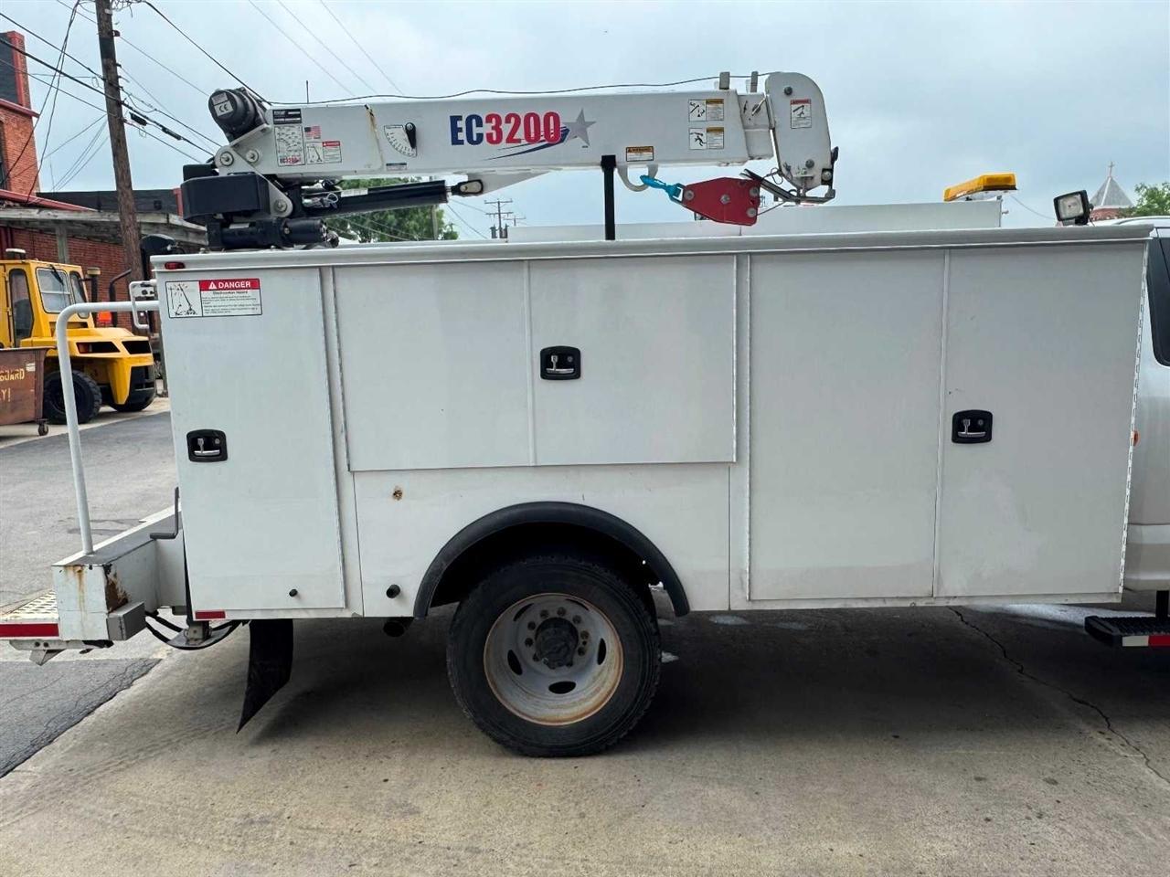 Ford Super Duty F-550 DRW XL 4WD Reg Cab 145" WB 60" CA 2019